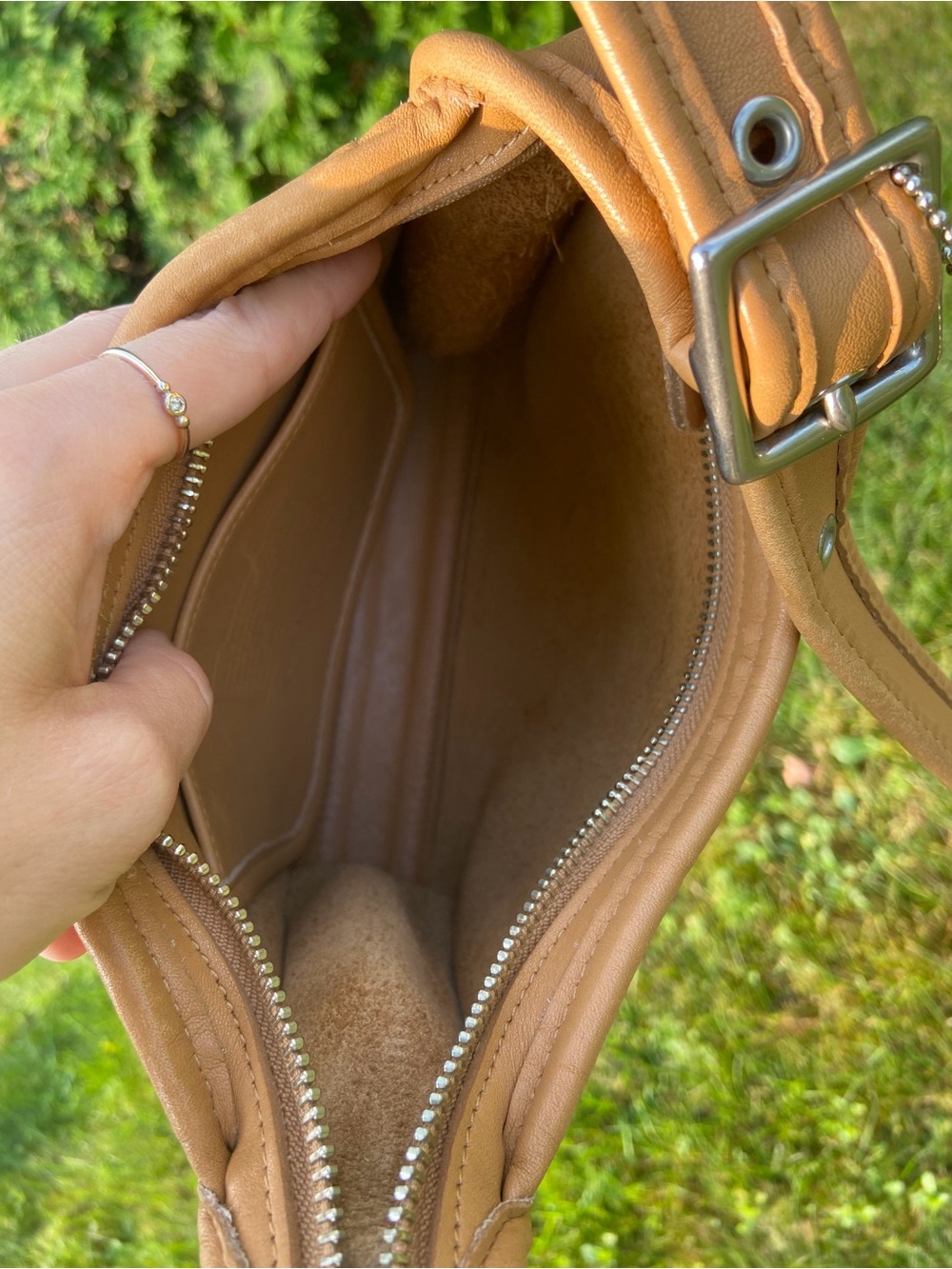 VINTAGE COACH BAG (RARE COLOR) - Picture 8 of 13